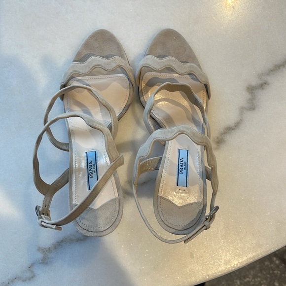 NIB PRADA BEIGE SUEDE SCALLOPED SUEDE 3”HEELED SANDAL. 39/8.5 - Picture 7 of 9